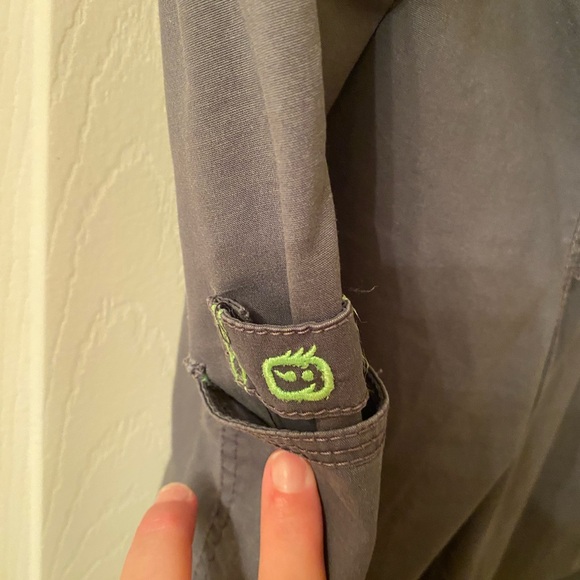 Gray V-Neck Scrub Top - Picture 6 of 8